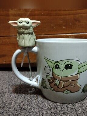 Star Wars The Mandalorian The Child Mug & Stirrer Set